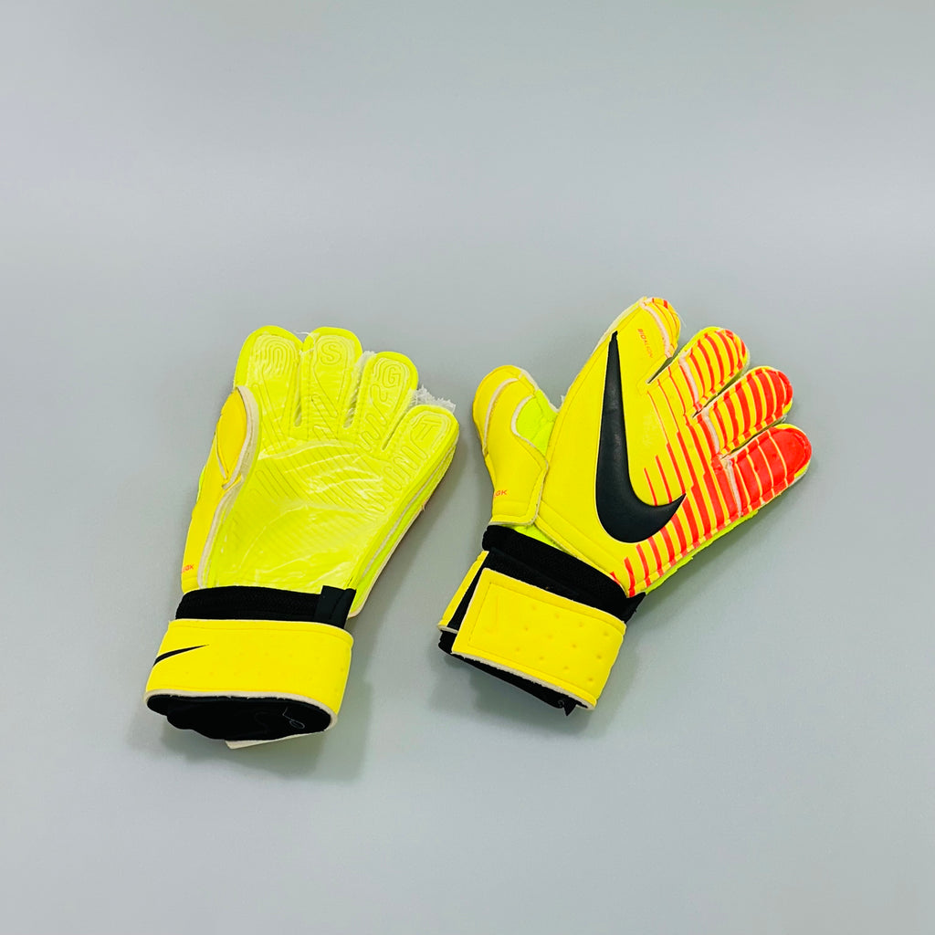 Nike Profesyonel Kaleci Eldiveni