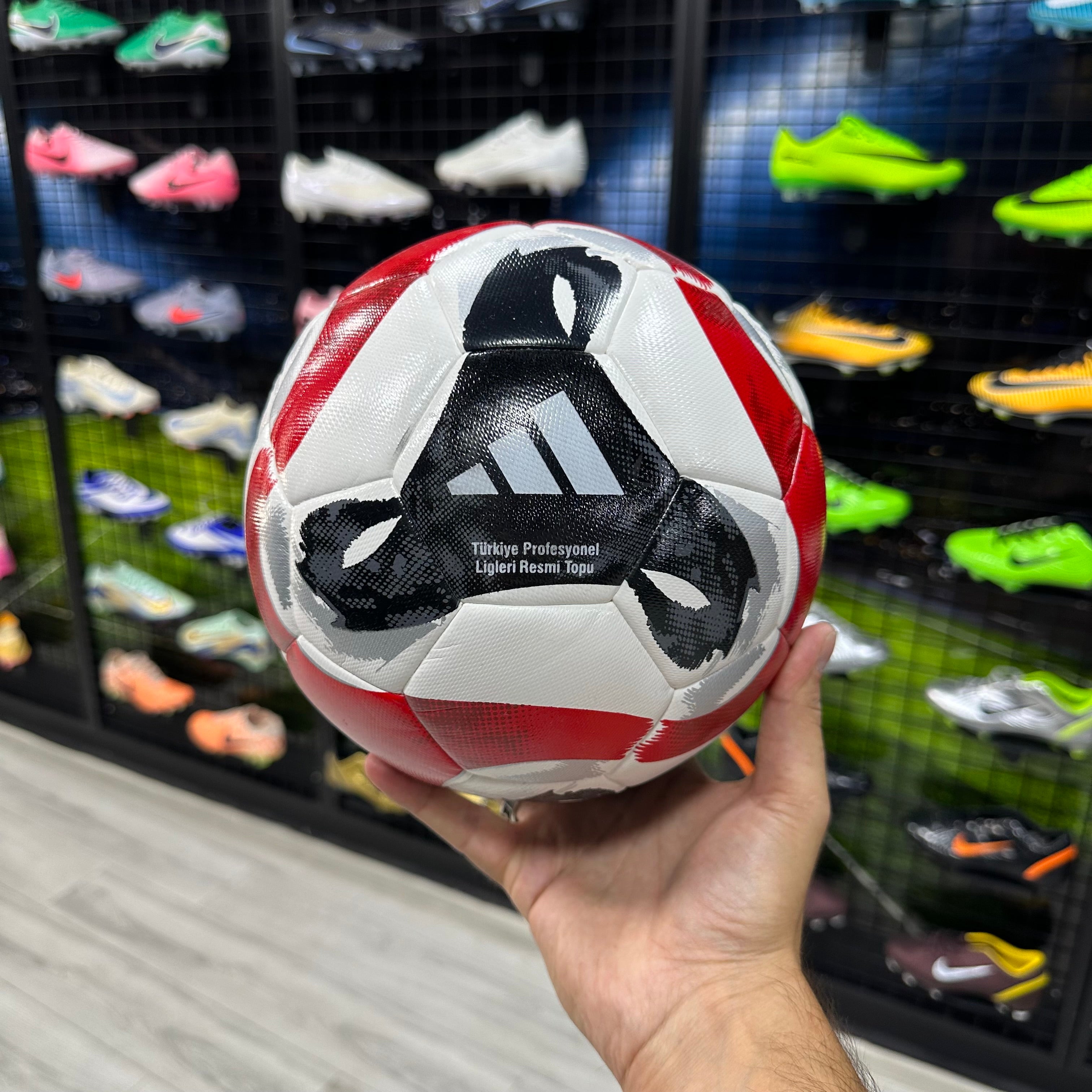 Adidas Futbol Topu