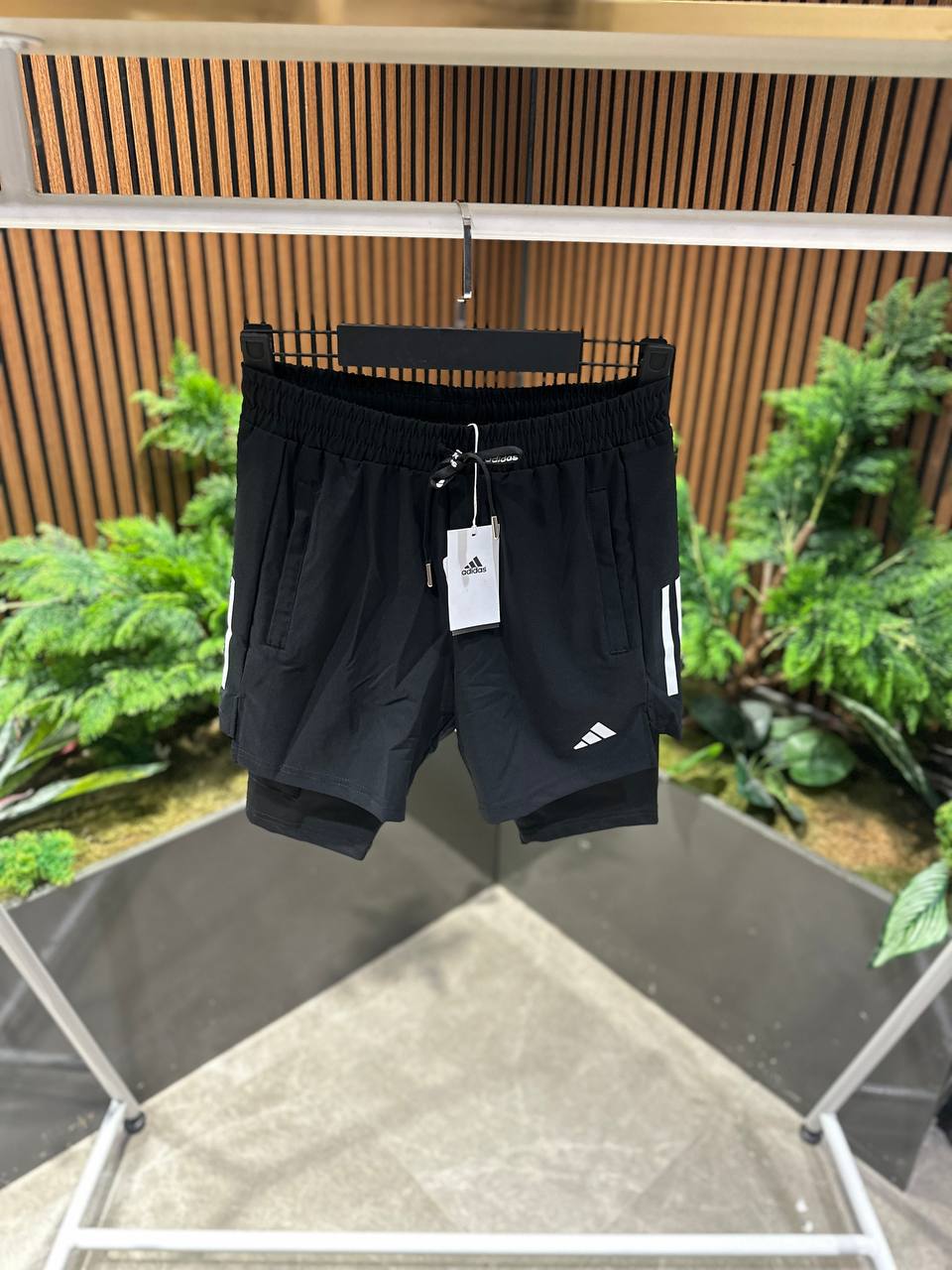 Adidas Taytlı Spor Şortu