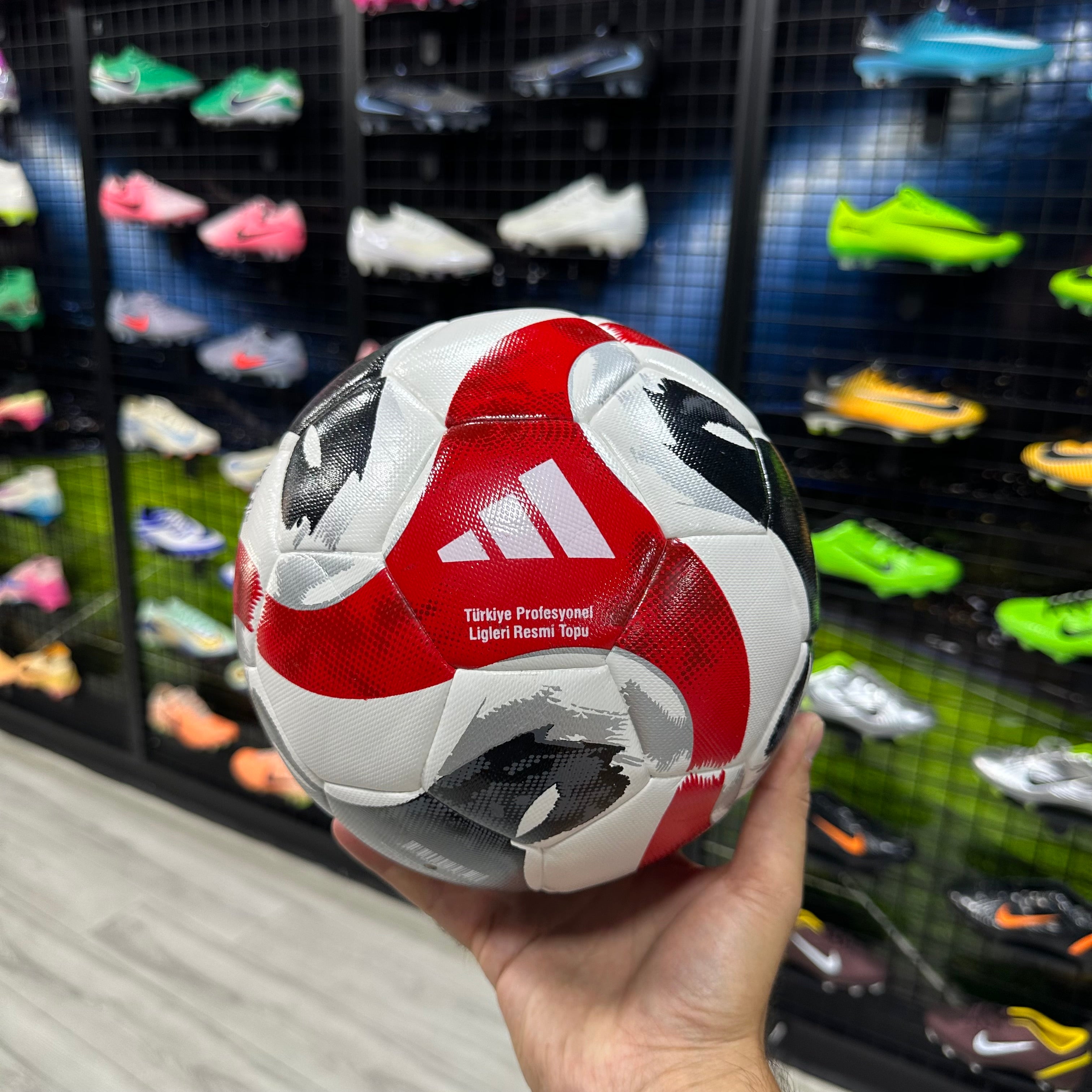Adidas Futbol Topu
