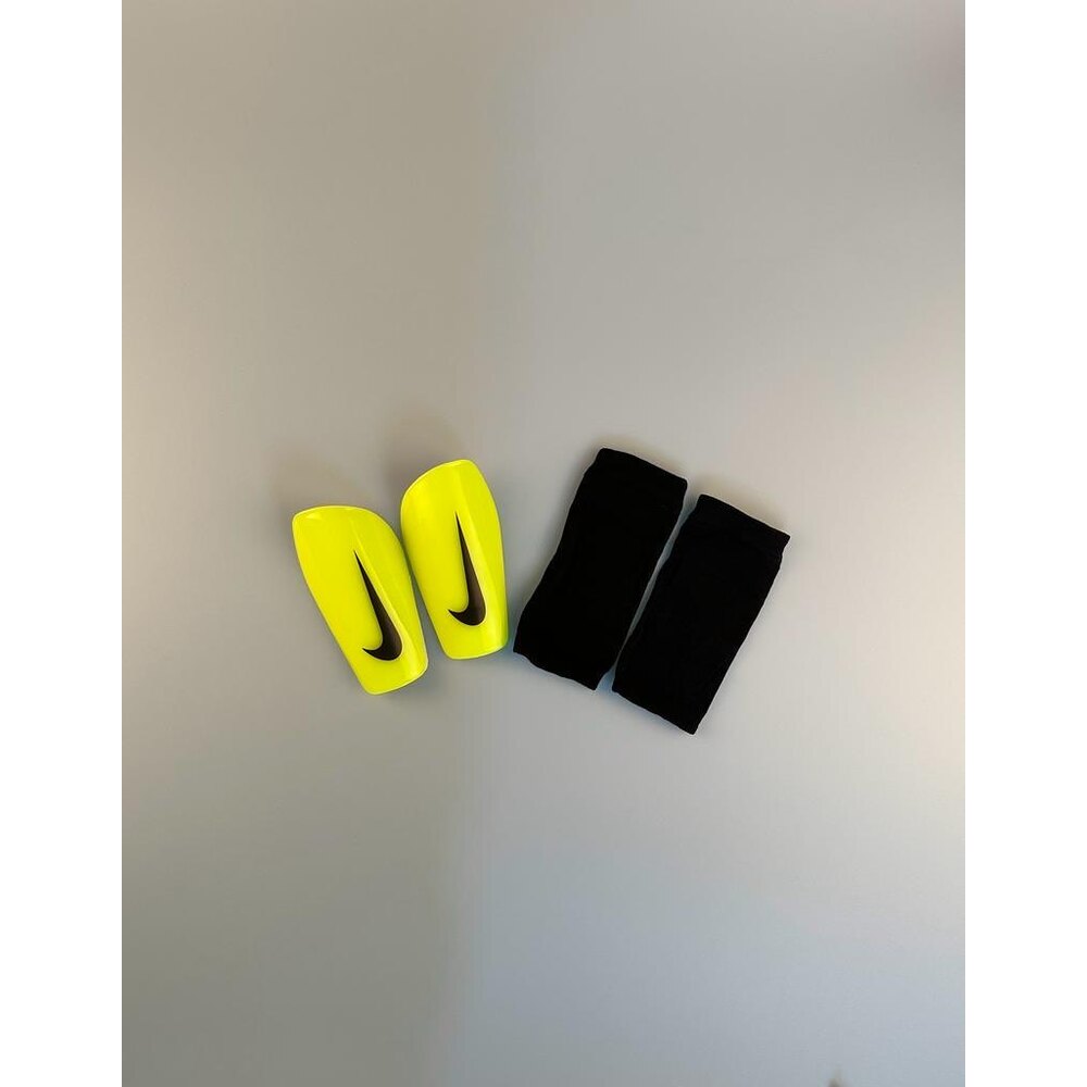 Nike Profesyonel Tekmelik